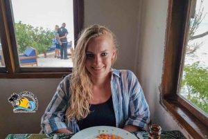 Nade com tartarugas na Salaam Cave, Kuza Cave e The Rock Restaurant