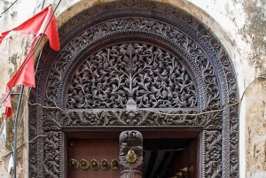 Zanzibar-kombo: privat steinby, krydderfarm og sommerfugl