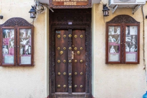 Zanzibar-kombo: privat steinby, krydderfarm og sommerfugl