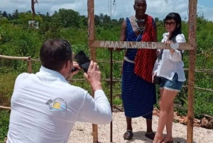 Zanzibar: Maasai Culture Village Tour och dhow-kryssning i solnedgången