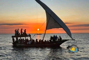 Zanzibar: Maasai Culture Village Tour och dhow-kryssning i solnedgången