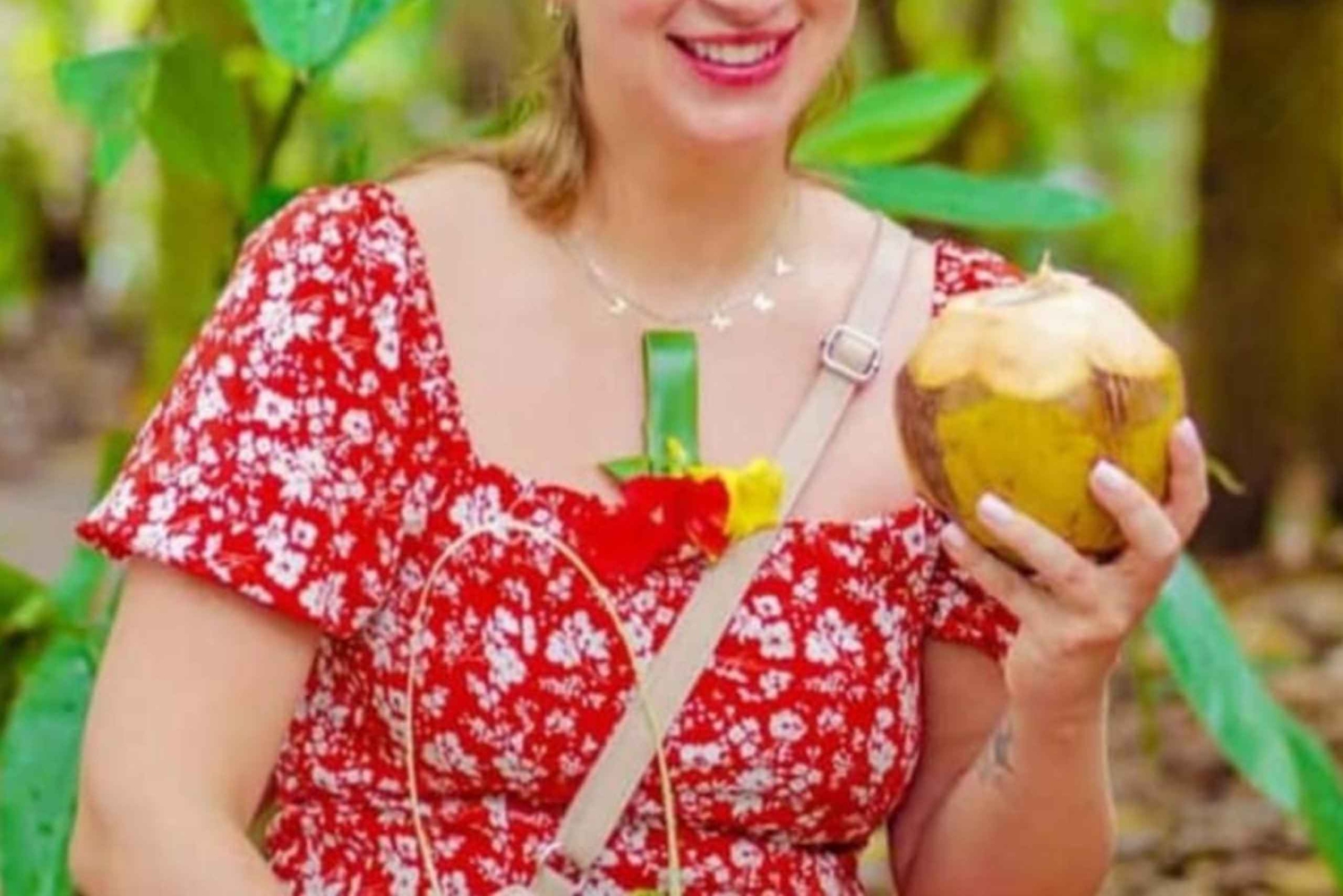 ザンジバル：スパイス農園探訪とサラーム洞窟でカメと泳ぎましょう