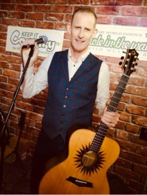 Fergal Flaherty ao vivo no Hole in the Wall