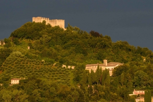 Азоло: экскурсия на электровелосипедах с гидом по местам искусства и потрясающим видам