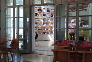 Café fresco ou pausa para refeição no illy Caffè na St. Mark's Square