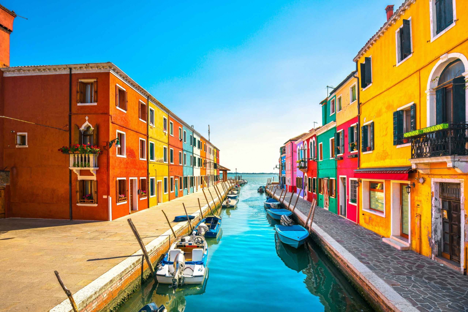 Tour guidato di Murano e Burano in barca privata con dimostrazione di lavorazione del vetro