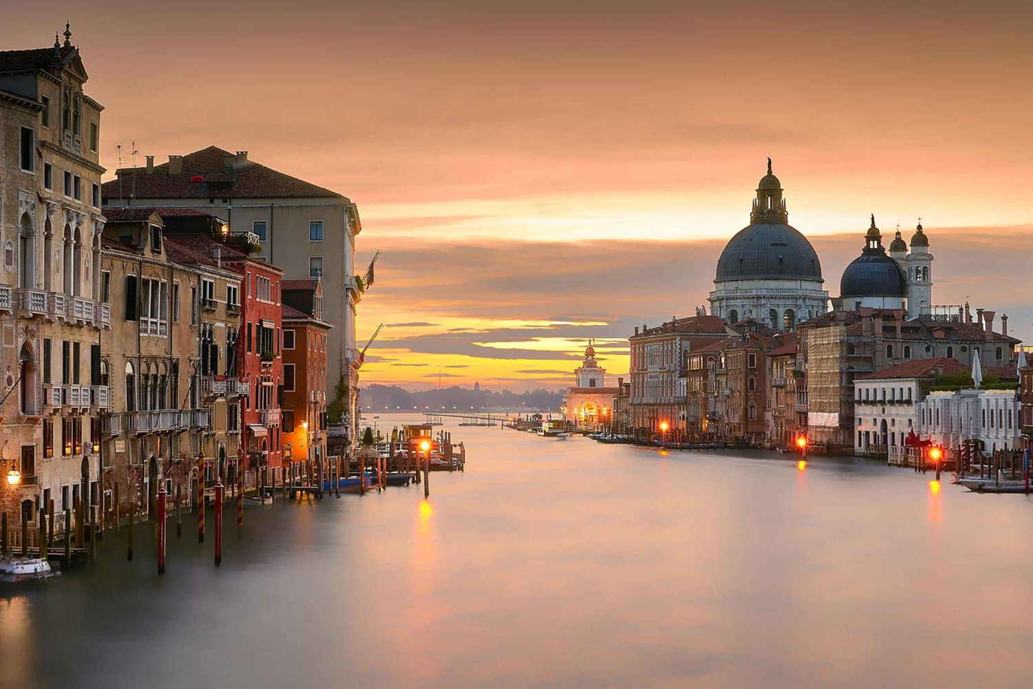 Venezia: Tour guidato a piedi e giro in gondola