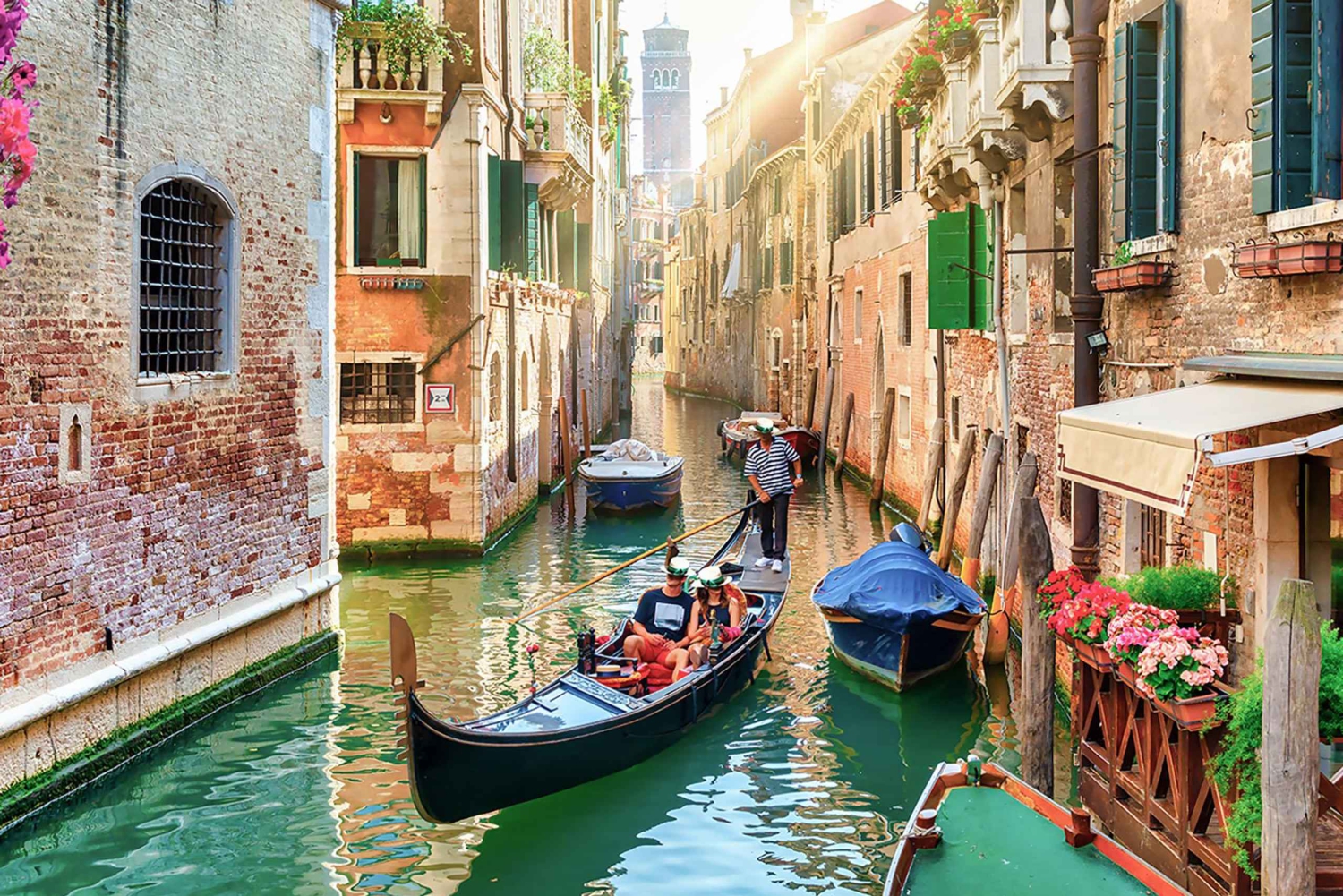 Privat gondolupplevelse: Utforska Venedigs vattenvägar