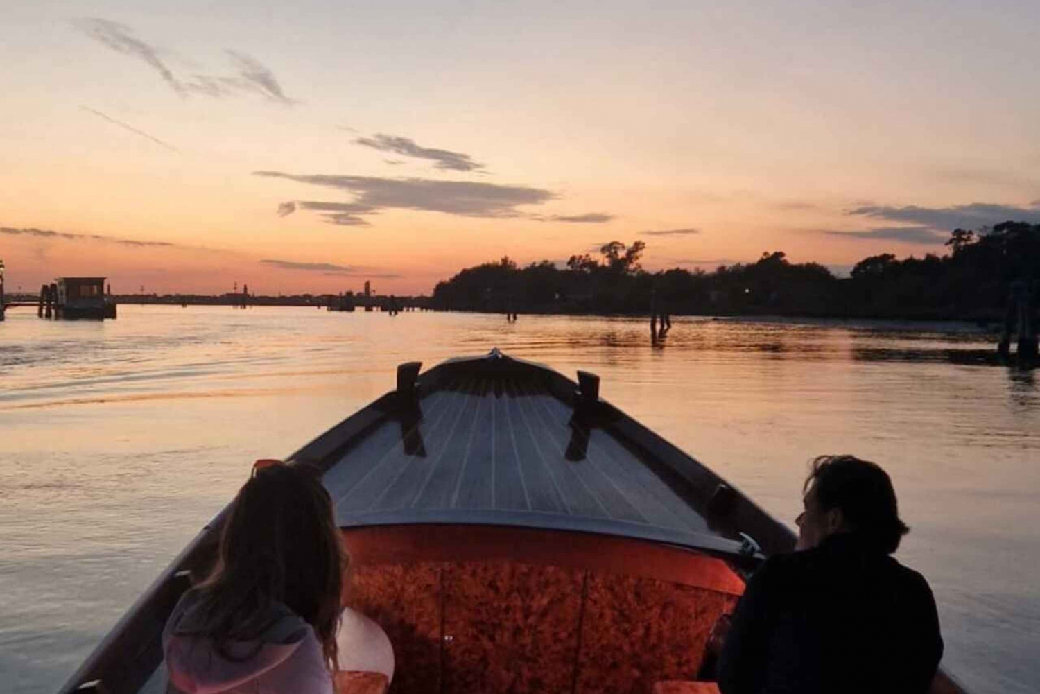 Serenity Cruise i solnedgangen i Venezia-lagunen