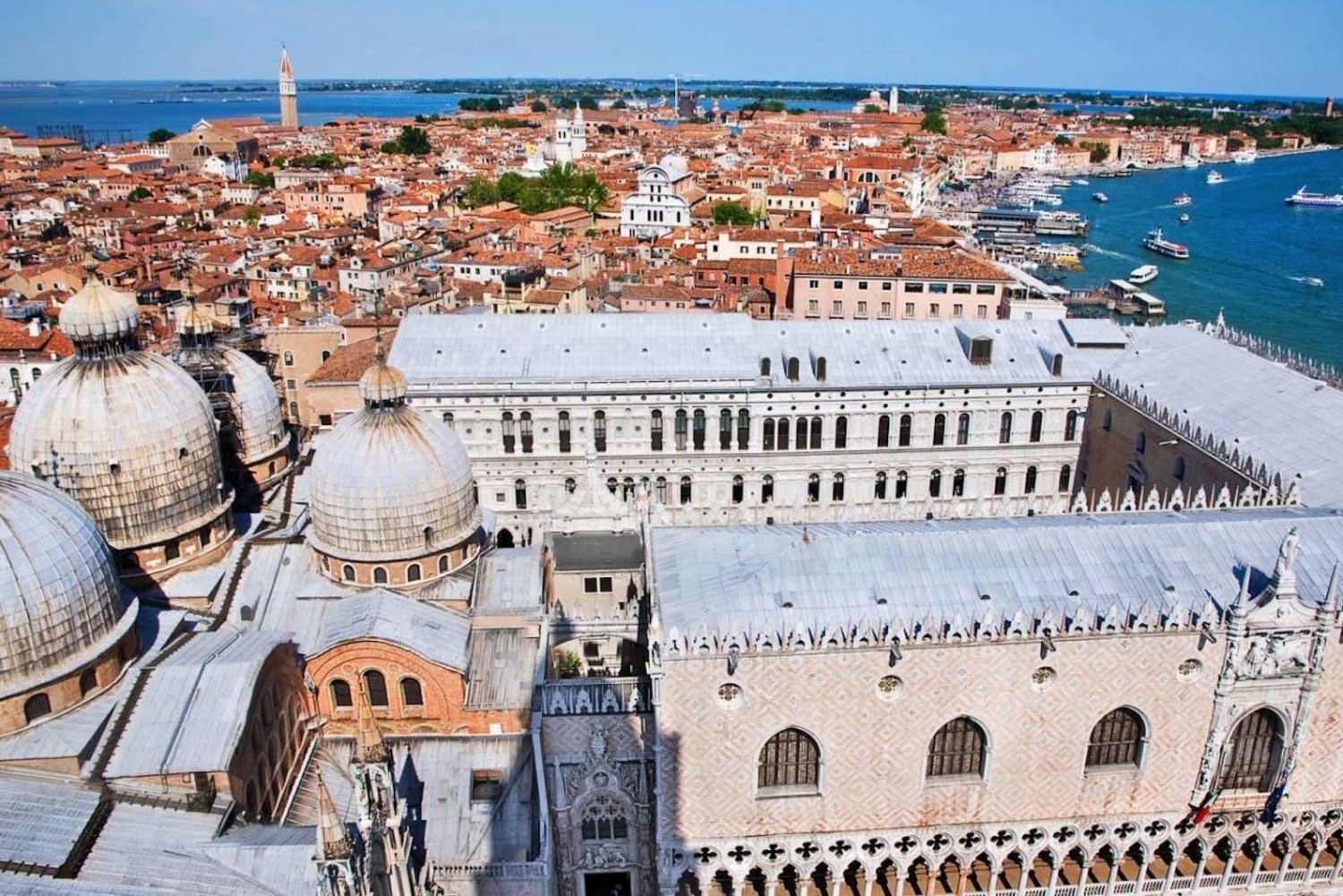 Tour privato o per piccoli gruppi del Palazzo Ducale con una guida locale