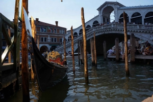 Venice: Food Tasting Tour with Cicchetti Dishes and Wine