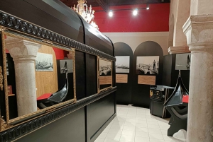 Venice: Grand Canal Gondola Ride with App Commentary