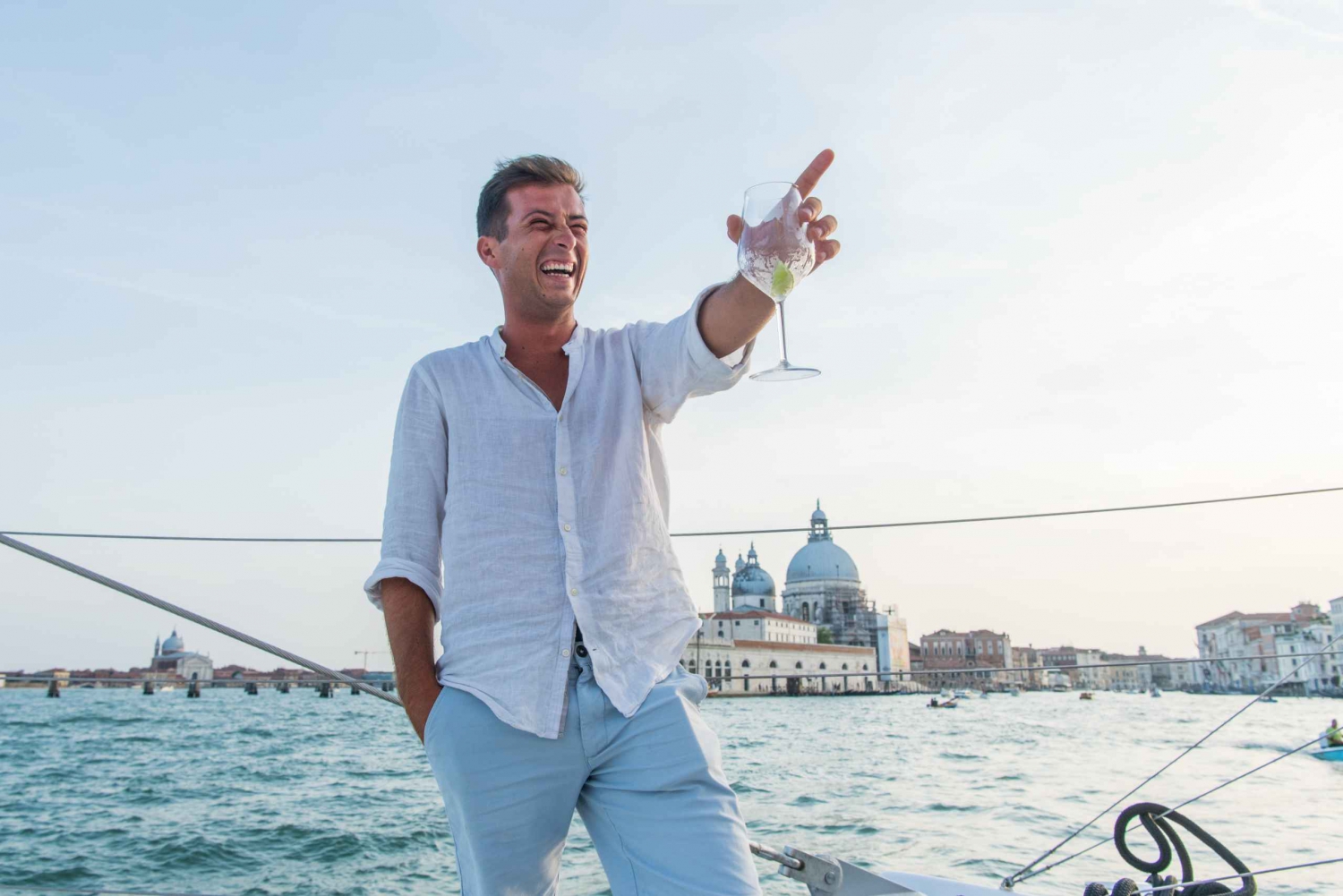 Venezia: Lagoon Catamaran Cruise med musikk og drinker