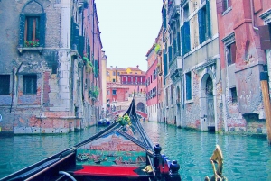Venice: Romantic Gondola tour and Dinner for two