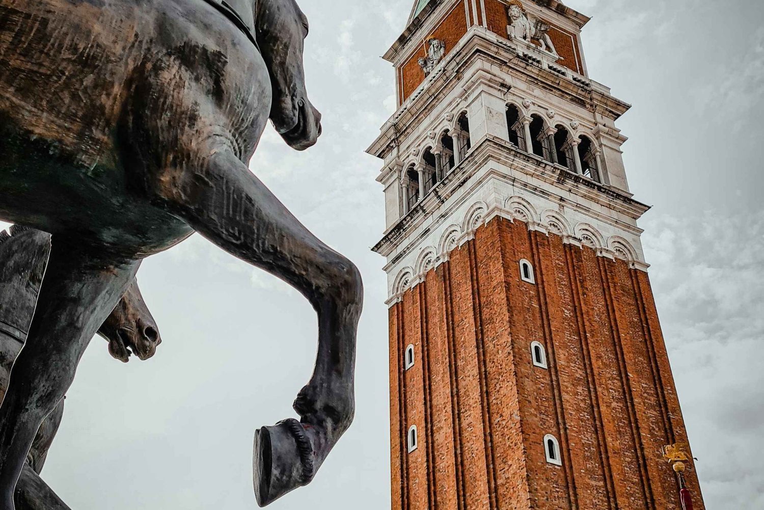 Basiliek van San Marco, Terras, Klokkentoren voorrangstoegang