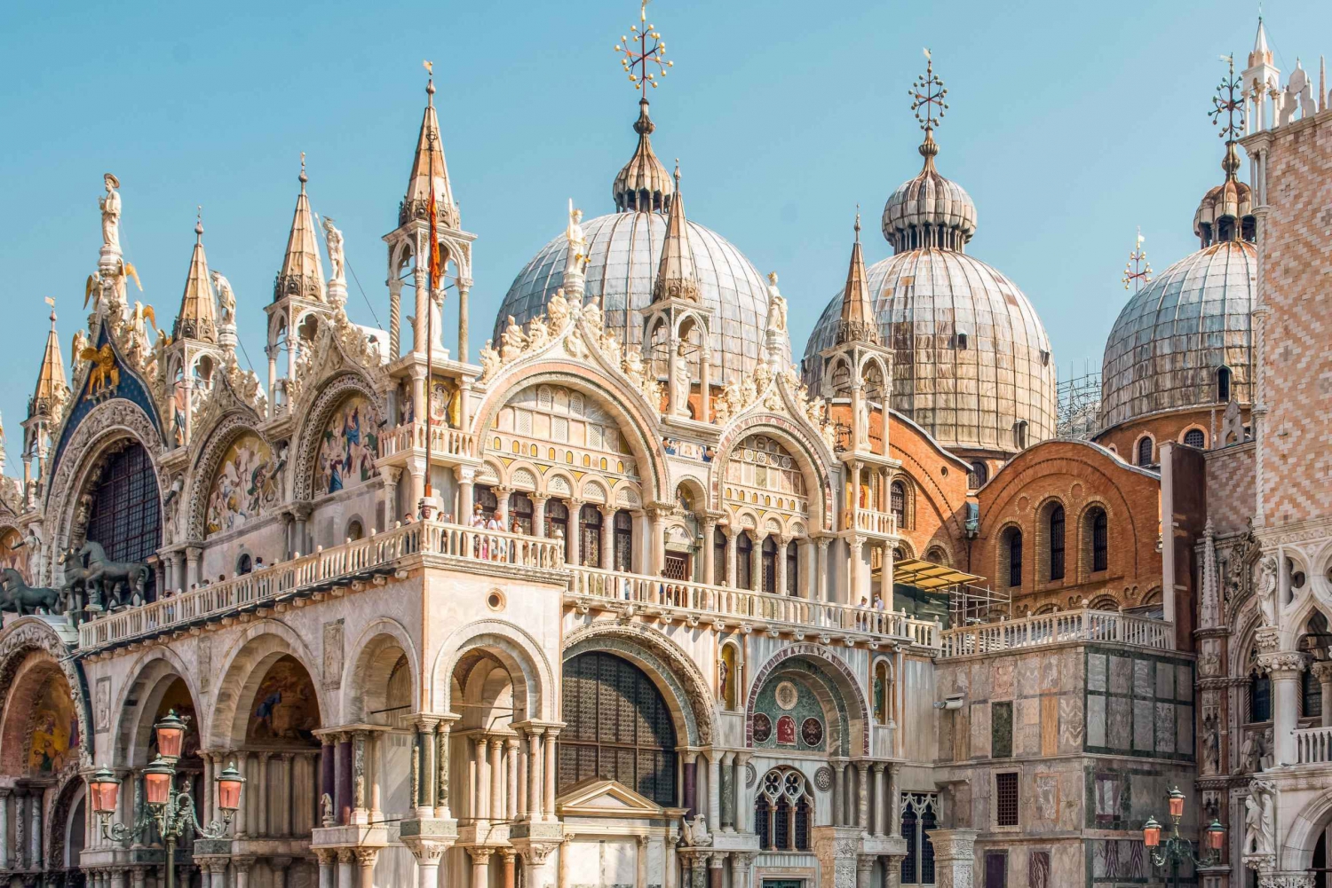 Tour con ingresso prioritario alla Basilica di San Marco con accesso alla terrazza