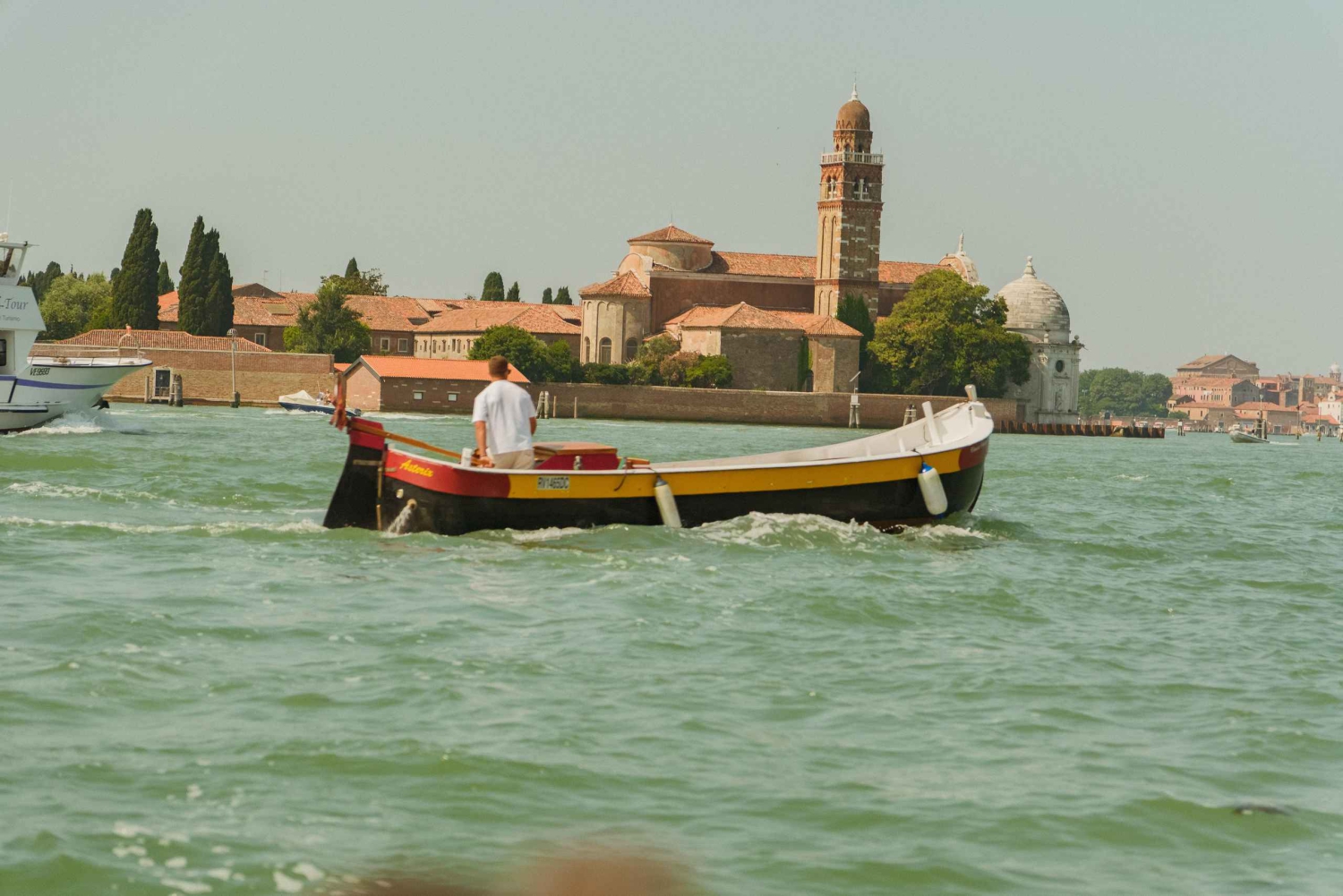 Explora Murano, Burano e Torcello num tour pelas ilhas em bragozzo