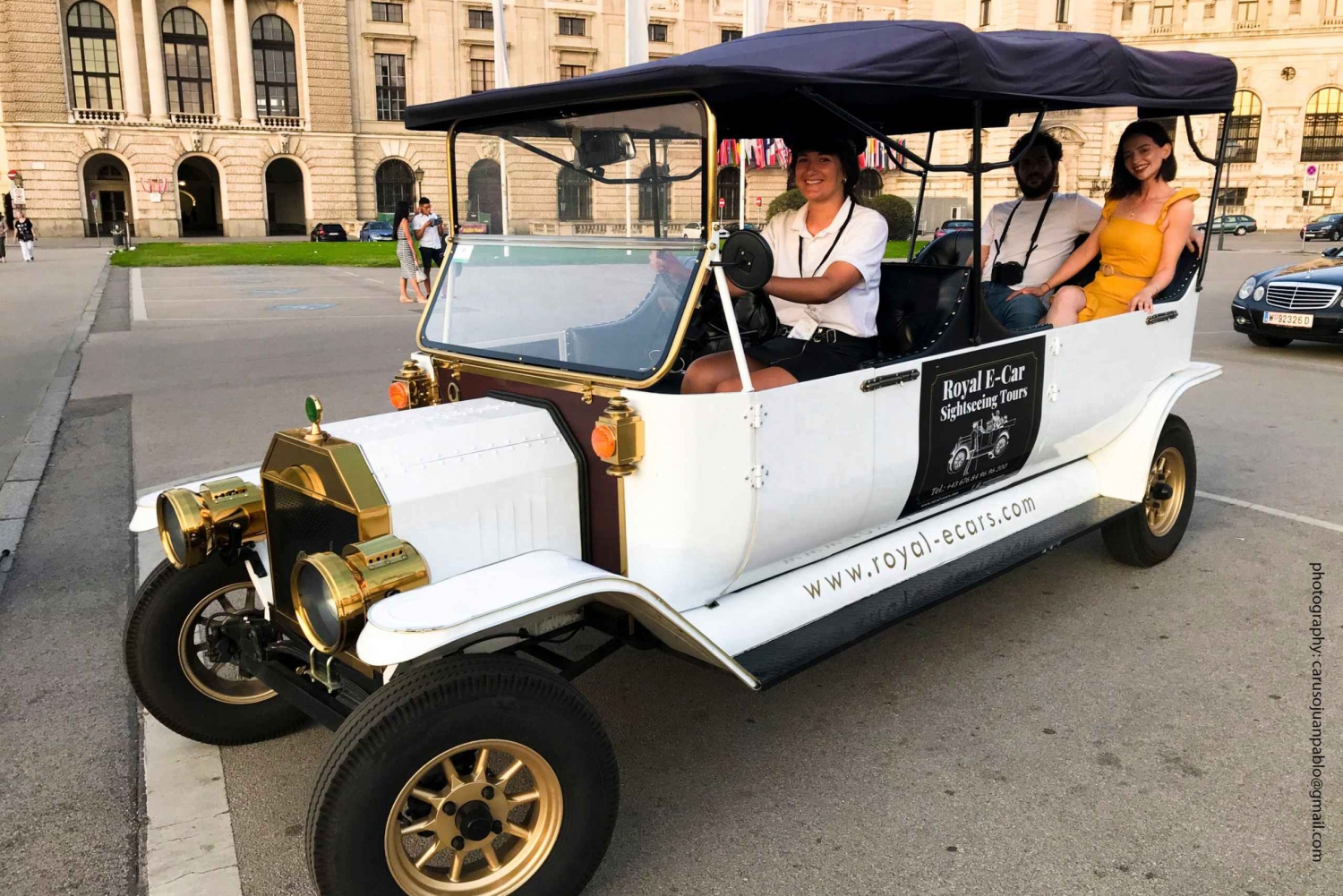 Vienna: Private Electric-Oldtimer Sightseeing Tour