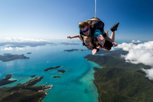 Airlie Beach: Tandem Skydive over the Whitsundays