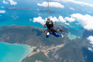 Airlie Beach: Early Morning Tandem Skydive