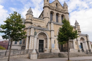 ベルファスト：街歩きツアー＆探検ゲーム