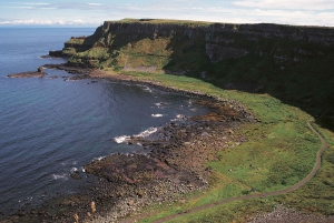 Visite de la Chaussée des Géants et de la distillerie de whisky Titanic à Belfast