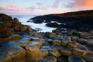 Belfast: Tur til Giant's Causeway med adgang til Titanic-utstillingen