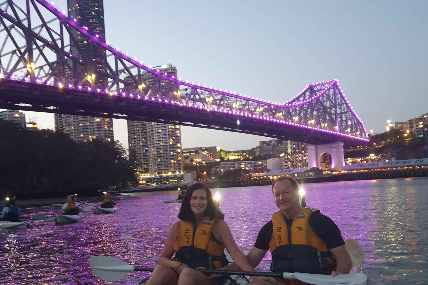 Brisbane: Tour serale del fiume illuminato in kayak