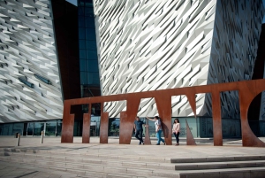 Dublin: Giant's Causeway & Belfast (Titanic or Black Taxi)