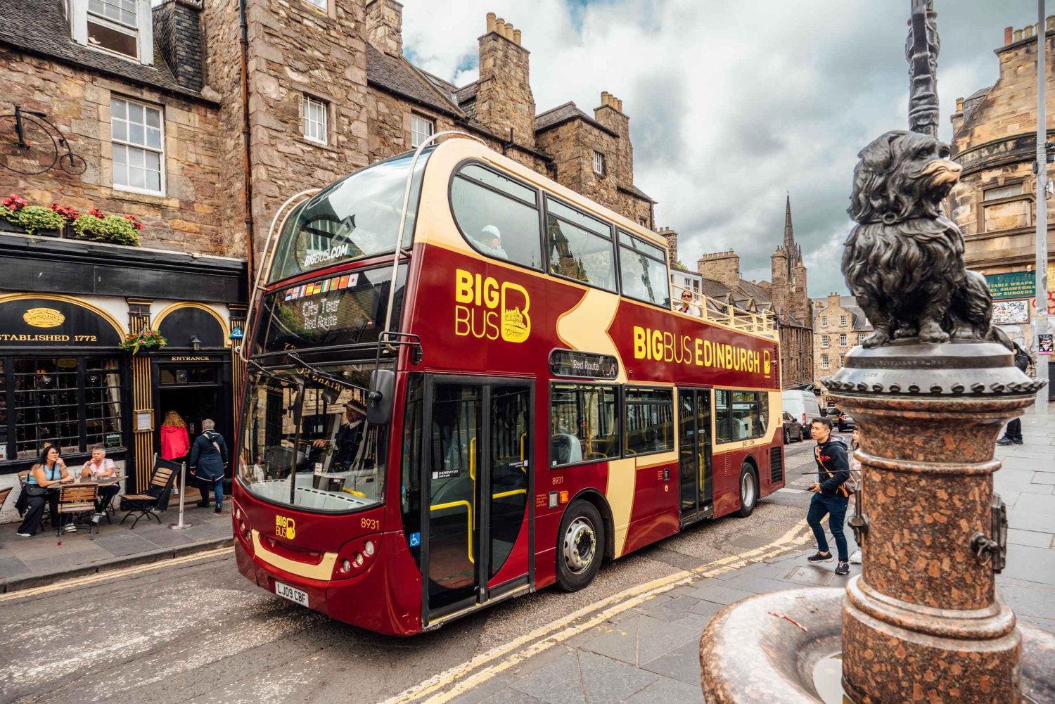 Edinburgh: Hop-on, hop-off-bussrundtur i byen og Britannia-kombinasjon