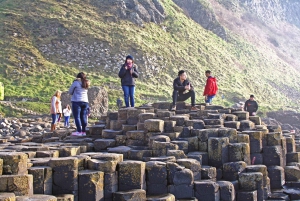 Von Belfast aus: Ganztägiger Landausflug zum Giant's Causeway