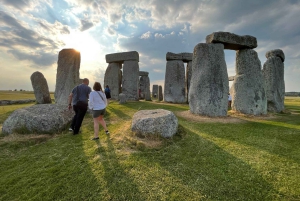 De Londres: Excursão de 1 dia a Stonehenge, Bath e Lacock ao nascer do sol