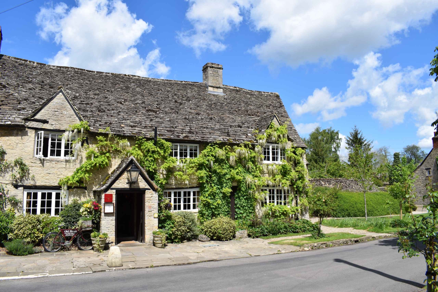 From Oxford: Cotswolds Towns and Villages Small Group Tour