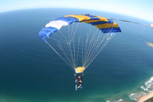 From Sydney: Tandem Skydive Experience over Wollongong Beach