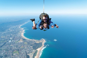 From Sydney: Tandem Skydive Experience over Wollongong Beach