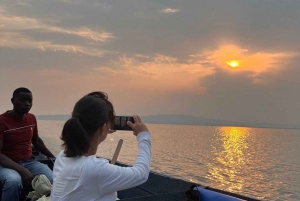 ヴィクトリア湖で夕日観賞＆島クルーズ体験をお楽しみください