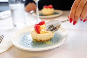 Lounasristeily Thames-joella Lontoossa