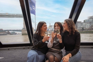 Lounasristeily Thames-joella Lontoossa