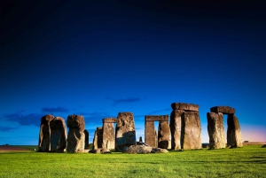 London: Stonehenge, Windsor Castle, Bath, Lacock & Pub Lunch