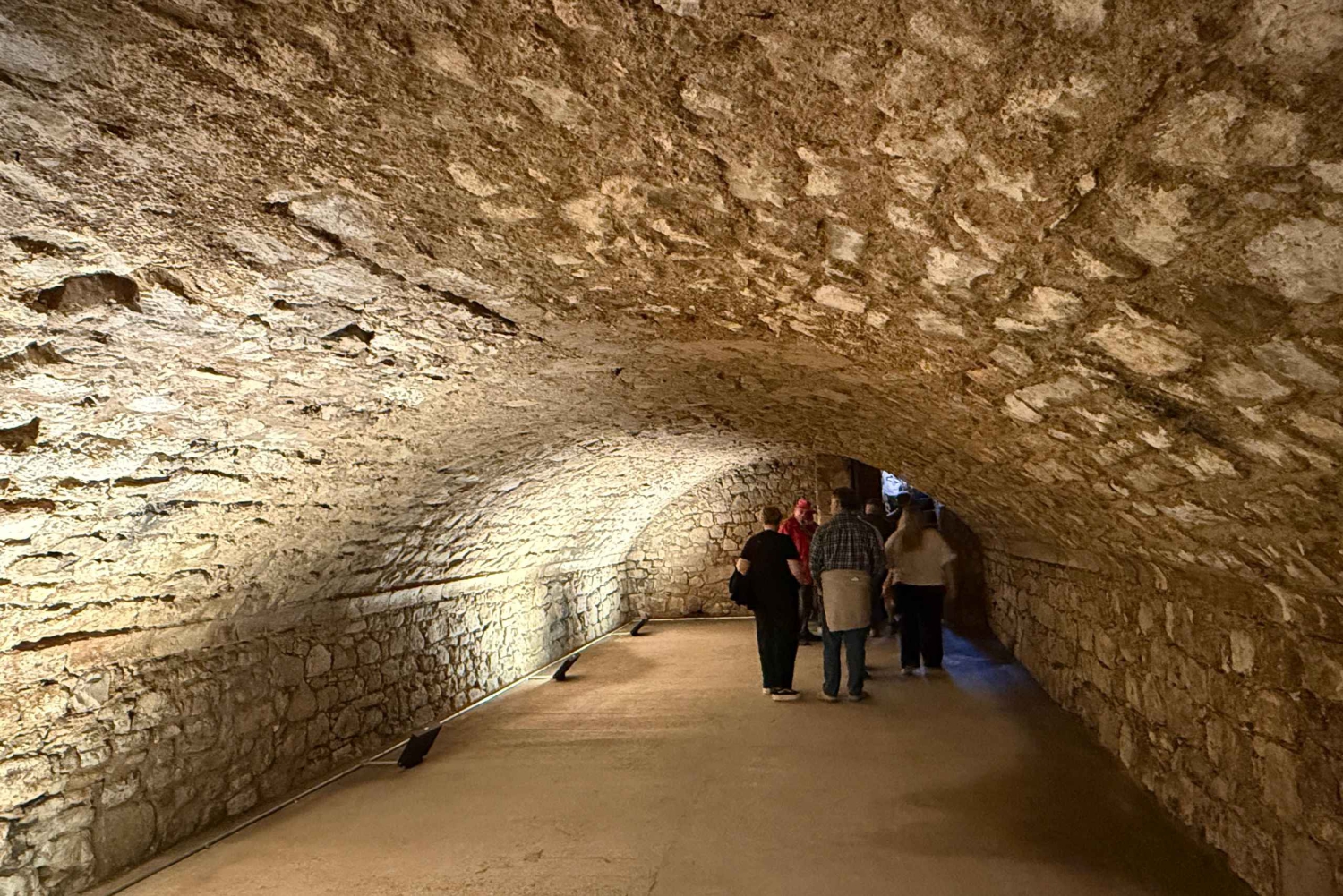 Southampton: 2 tunnin opastettu kävelykierros keskiaikaisiin holvikellareihin