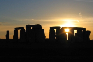 Visite privée de Stonehenge au coucher du soleil avec Lacock et Bath