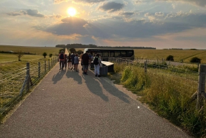 Visite privée de Stonehenge au coucher du soleil avec Lacock et Bath