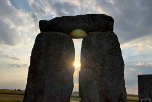 Visite privée de Stonehenge au coucher du soleil avec Lacock et Bath