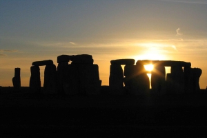 Visite privée de Stonehenge au coucher du soleil avec Lacock et Bath