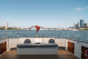 Sydney : croisière privée de luxe de 4 heures dans le port et baignade