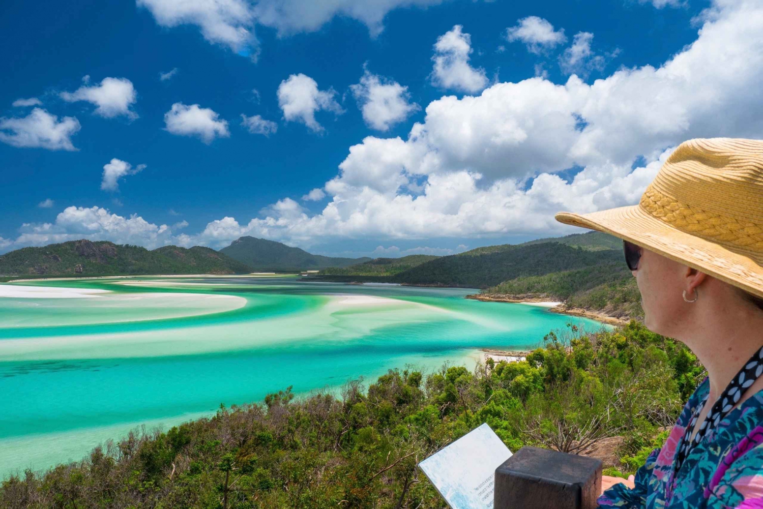 Airlie Beach: Whitehaven Beach Cruise with Chill & Grill
