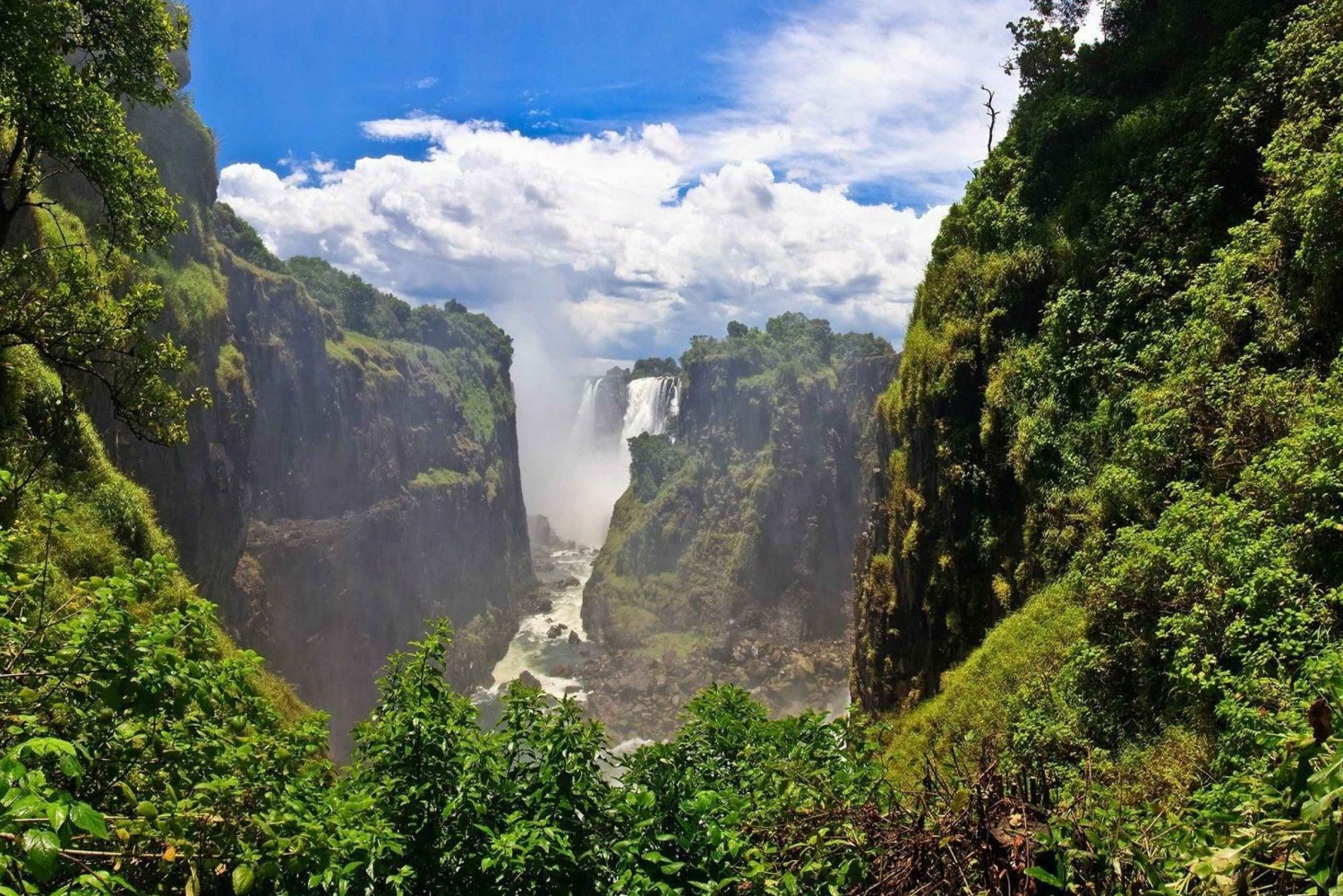 Victoria Falls: Cultural Tour with High Tea