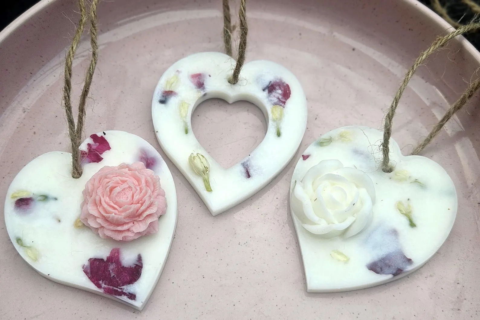Botanical soy wax scented hanging decoration / Wax melt
