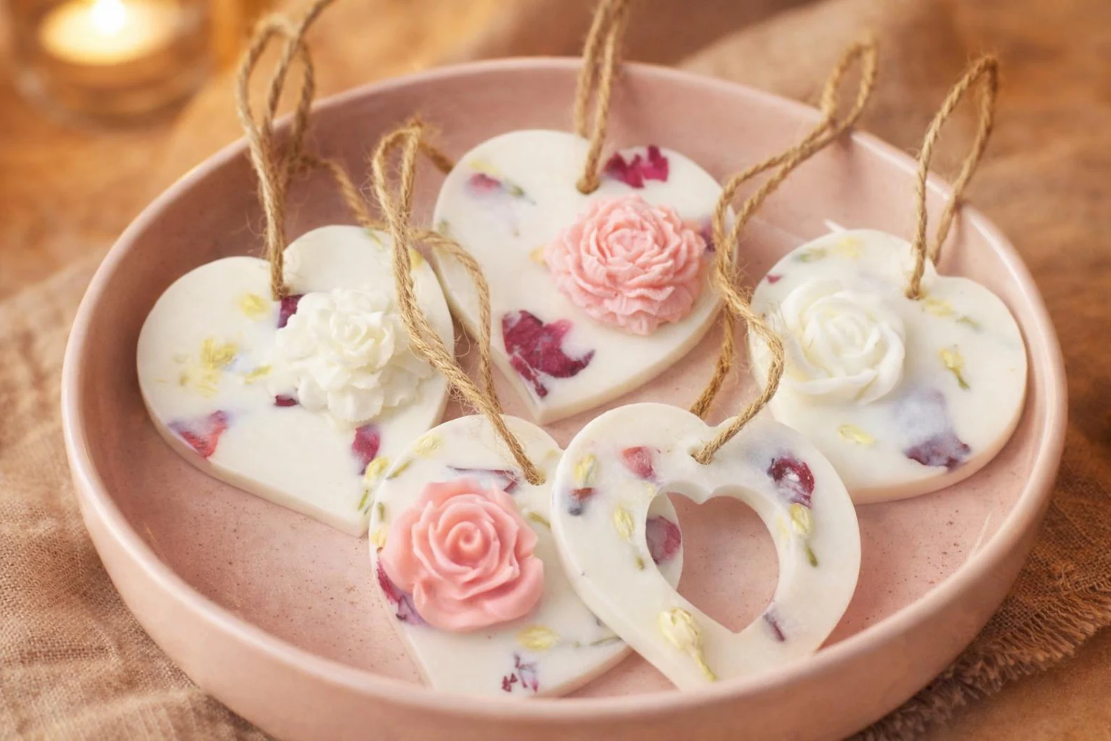 Botanical soy wax scented hanging decoration / Wax melt