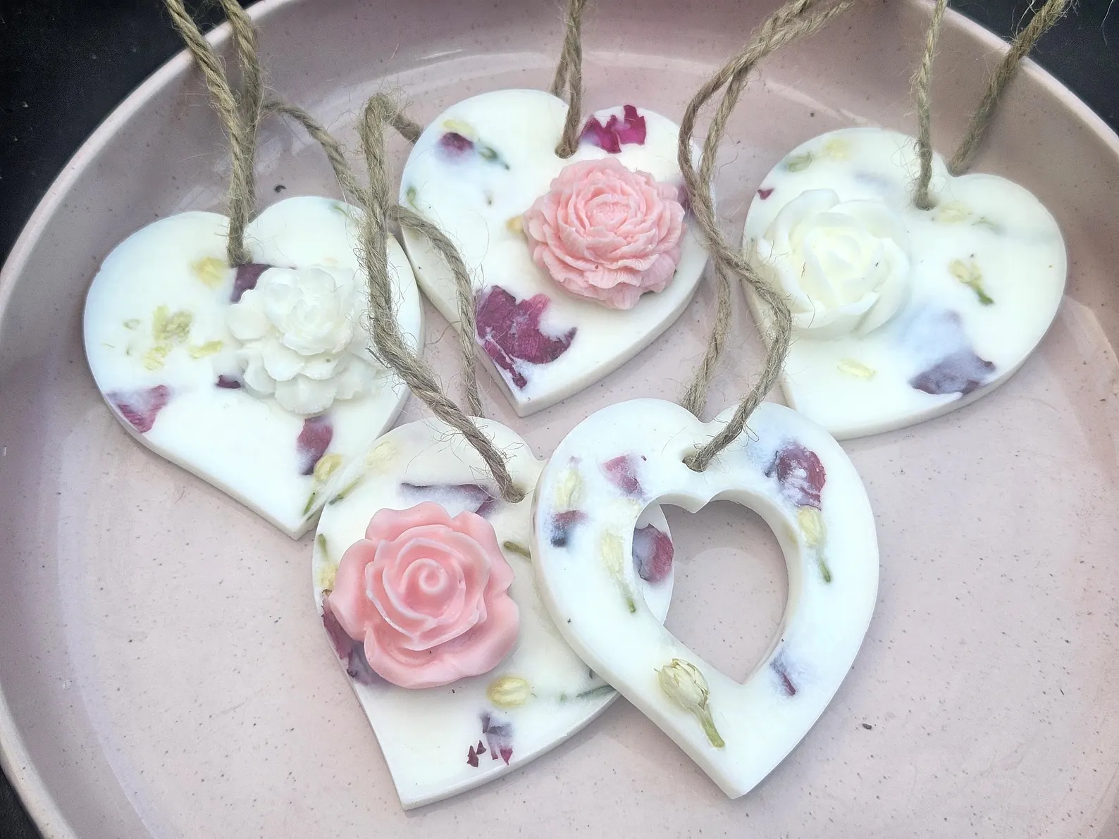 Botanical soy wax scented hanging decoration / Wax melt